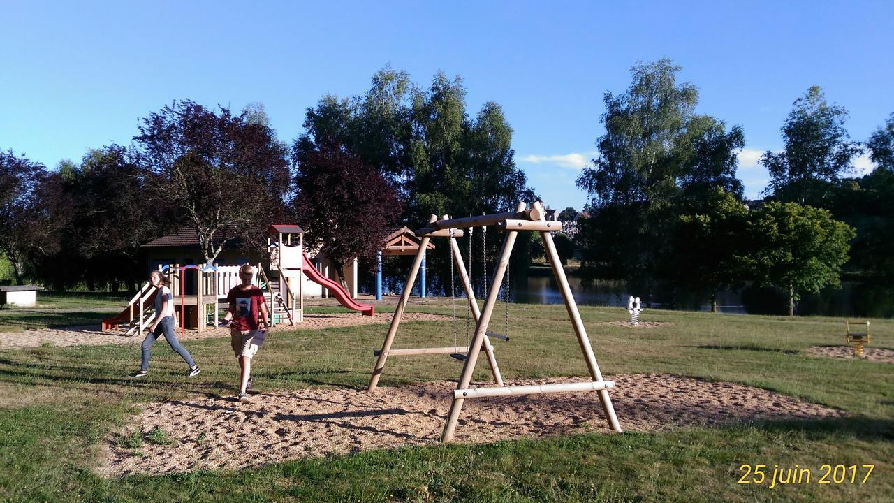 Camping De Ladignac Le Long Bel Air Bagian luar foto