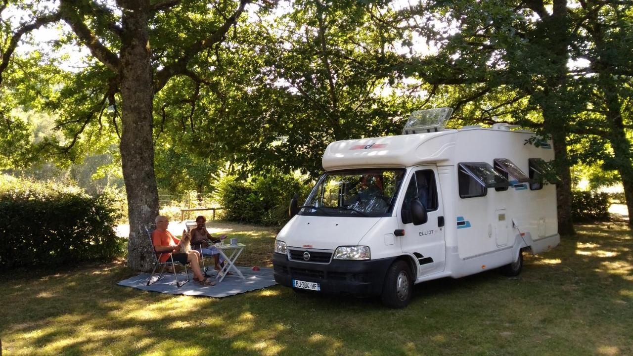 Camping De Ladignac Le Long Bel Air Bagian luar foto