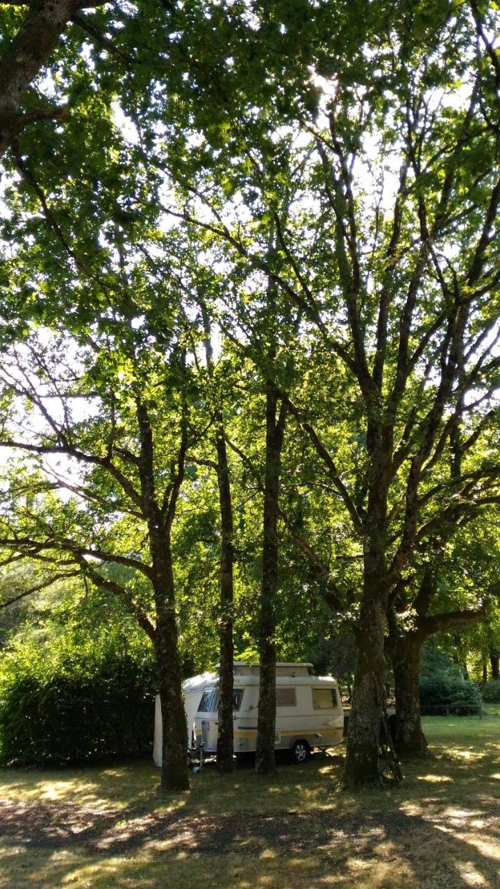 Camping De Ladignac Le Long Bel Air Bagian luar foto