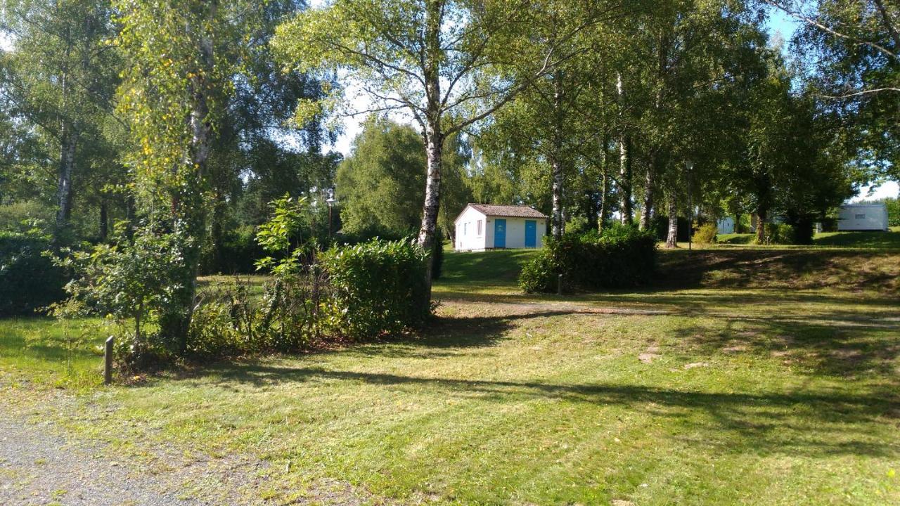 Camping De Ladignac Le Long Bel Air Bagian luar foto