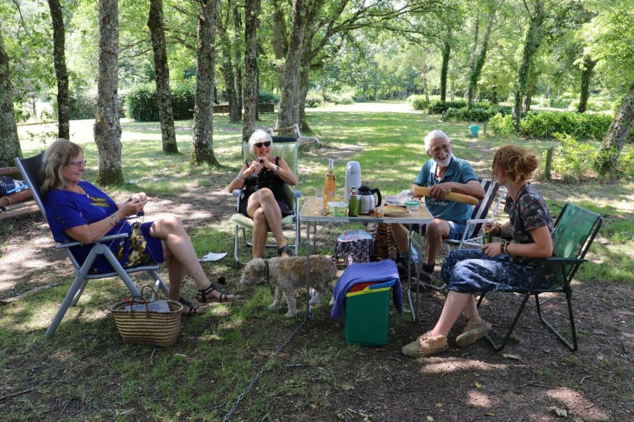 Camping De Ladignac Le Long Bel Air Bagian luar foto
