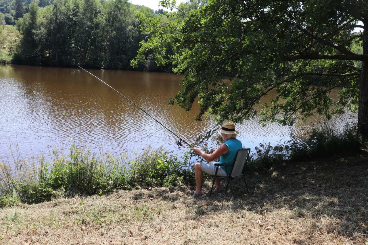 Camping De Ladignac Le Long Bel Air Bagian luar foto