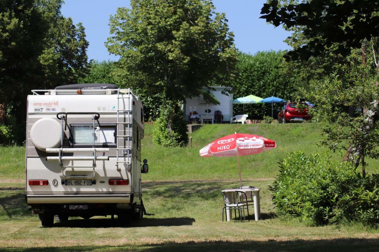 Camping De Ladignac Le Long Bel Air Bagian luar foto