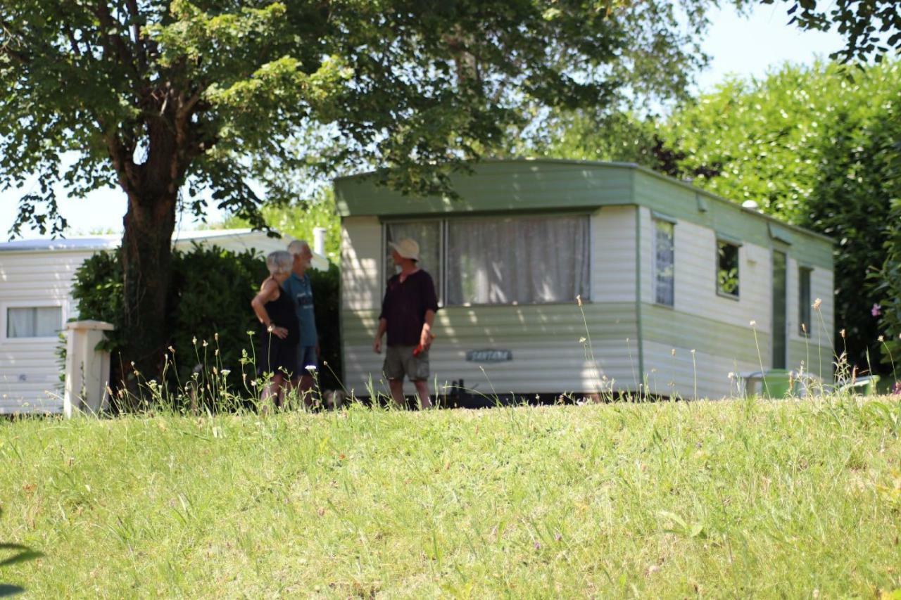 Camping De Ladignac Le Long Bel Air Bagian luar foto
