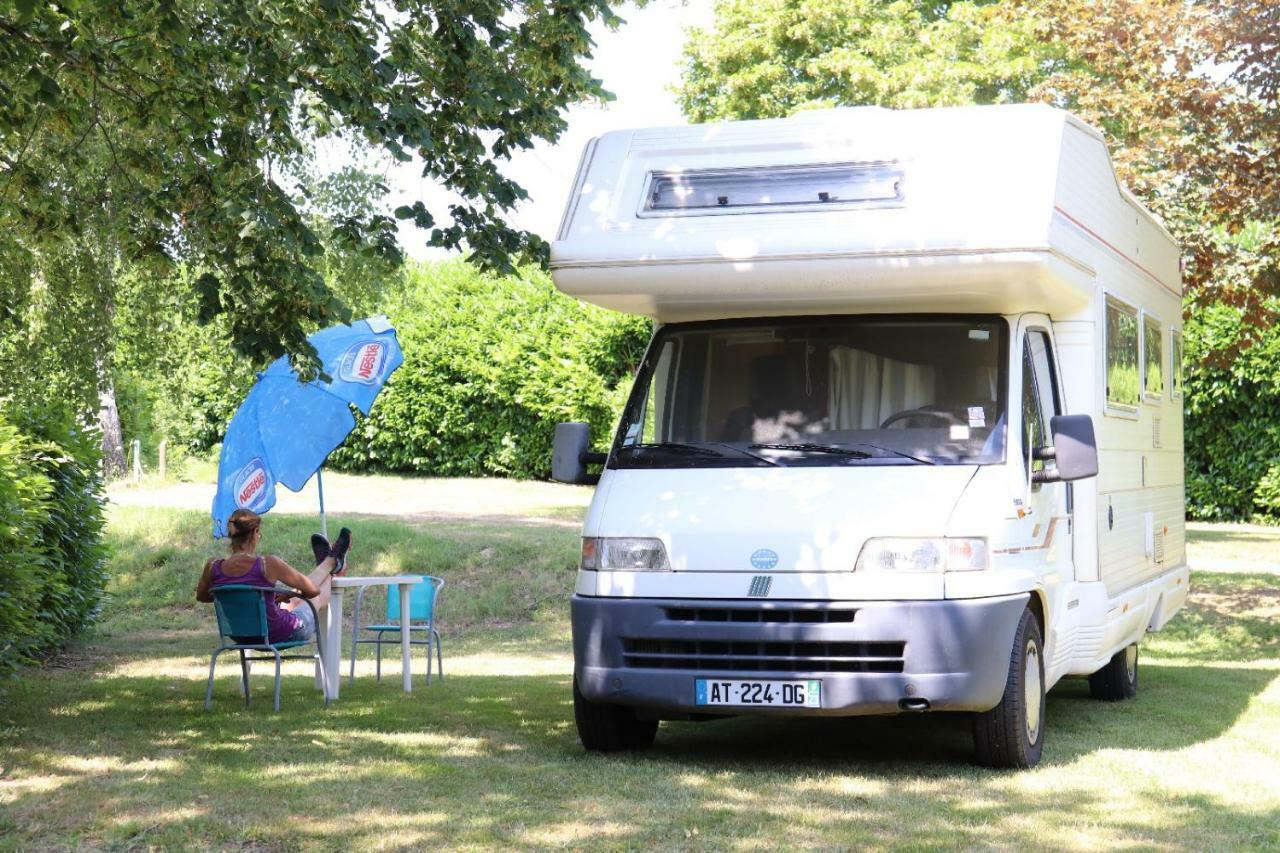 Camping De Ladignac Le Long Bel Air Bagian luar foto