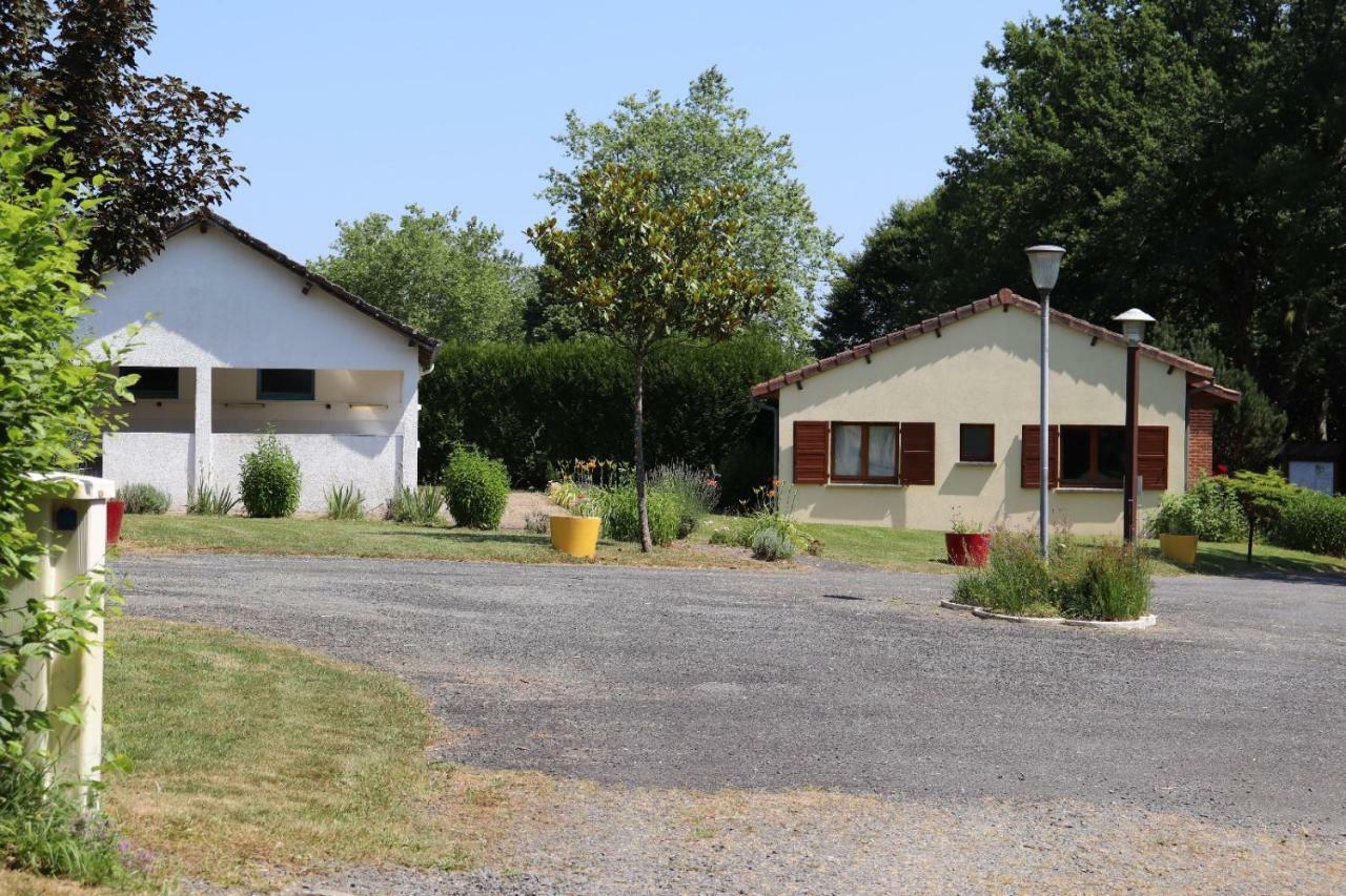 Camping De Ladignac Le Long Bel Air Bagian luar foto