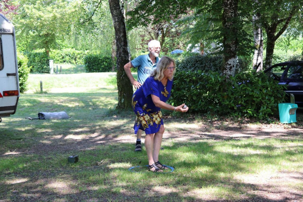 Camping De Ladignac Le Long Bel Air Bagian luar foto